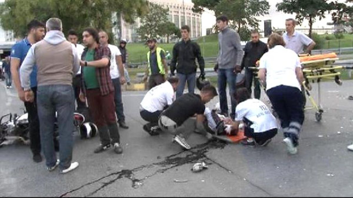 Şişli\'de Otobüsün Çarptığı Kurye Ağır Yaralandı