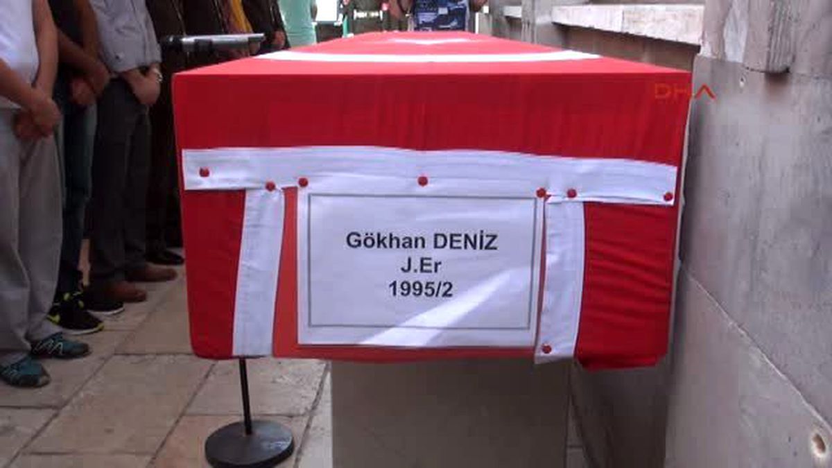 Sivas Alanya\'da İntihar Eden Askerin Cenazesi Memleketi Sivas\'ta Toprağa Verildi