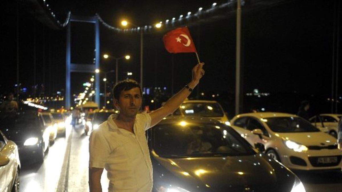 Taksicilerden Şehitlere Destek Konvoyu