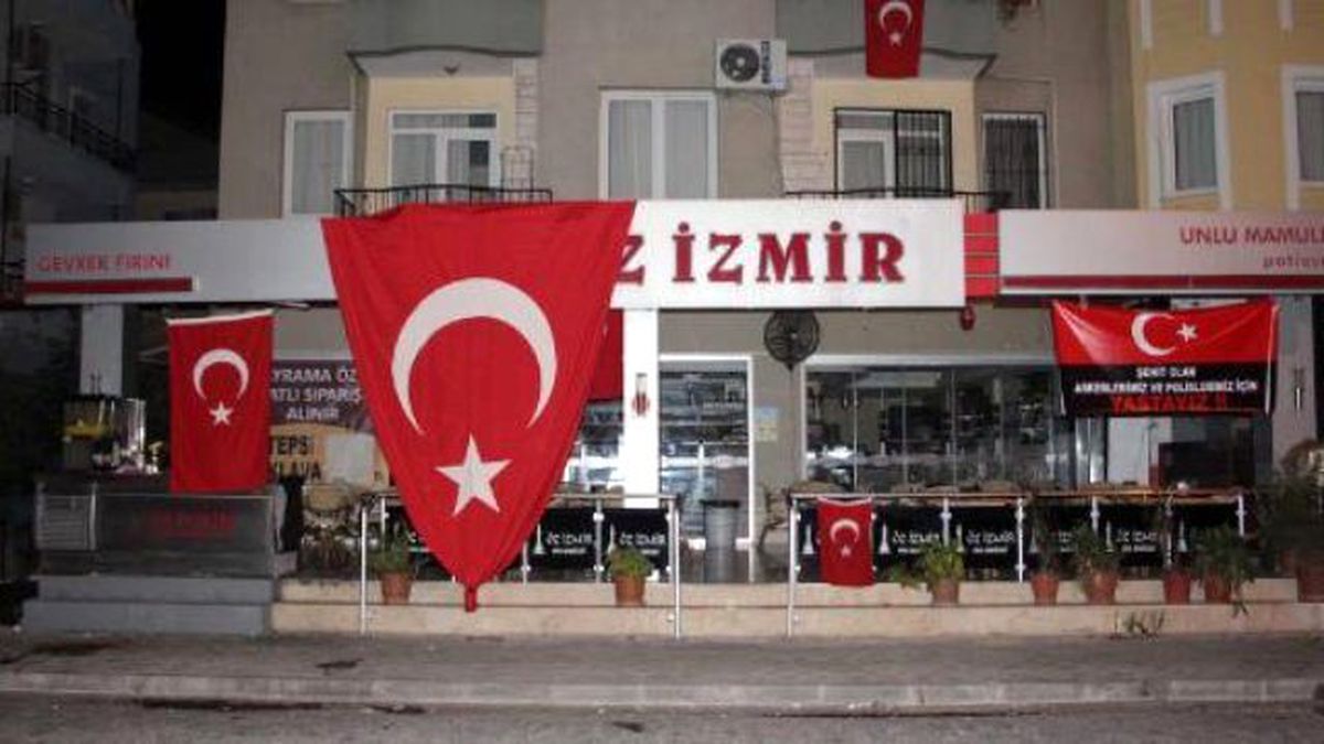 Terör Protestosunda Polise Taşlı Saldırı