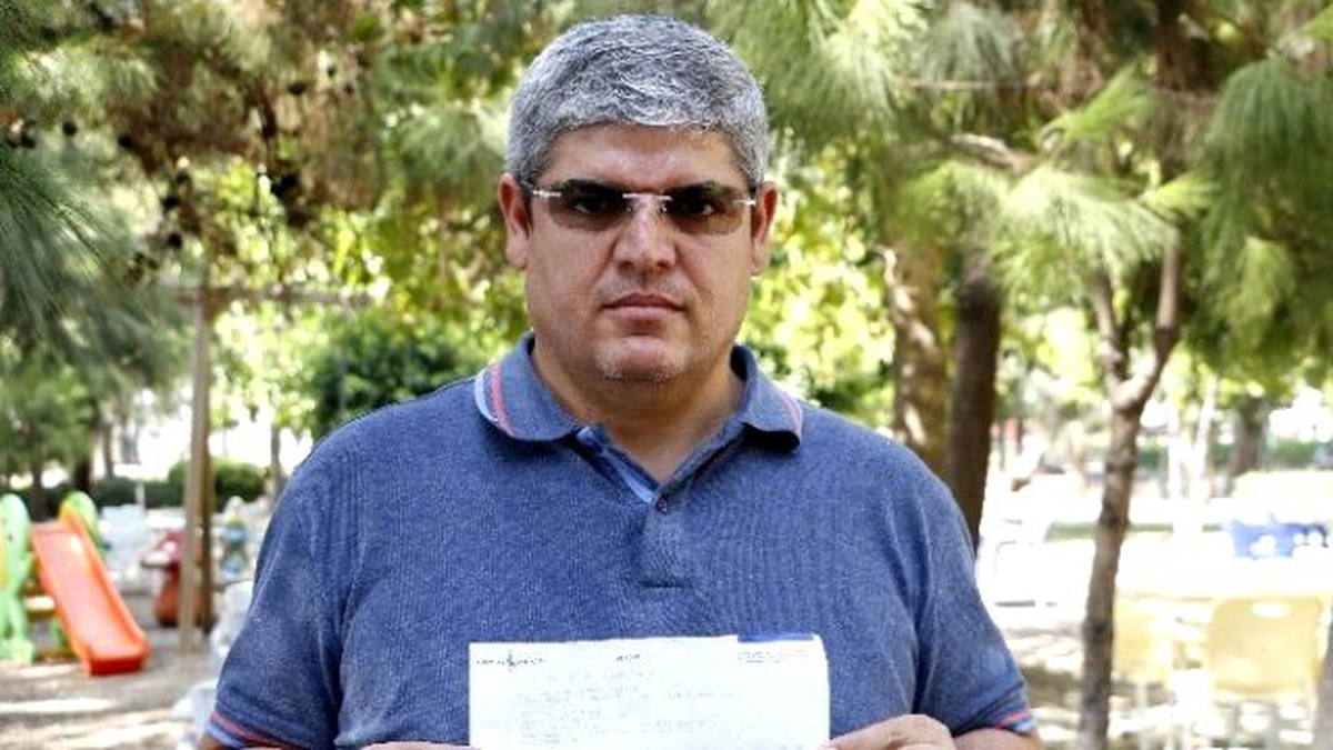 Teröre Tepki İçin Bir Günlük Gelirini Mehmetçik Vakfı\'na Bağışladı