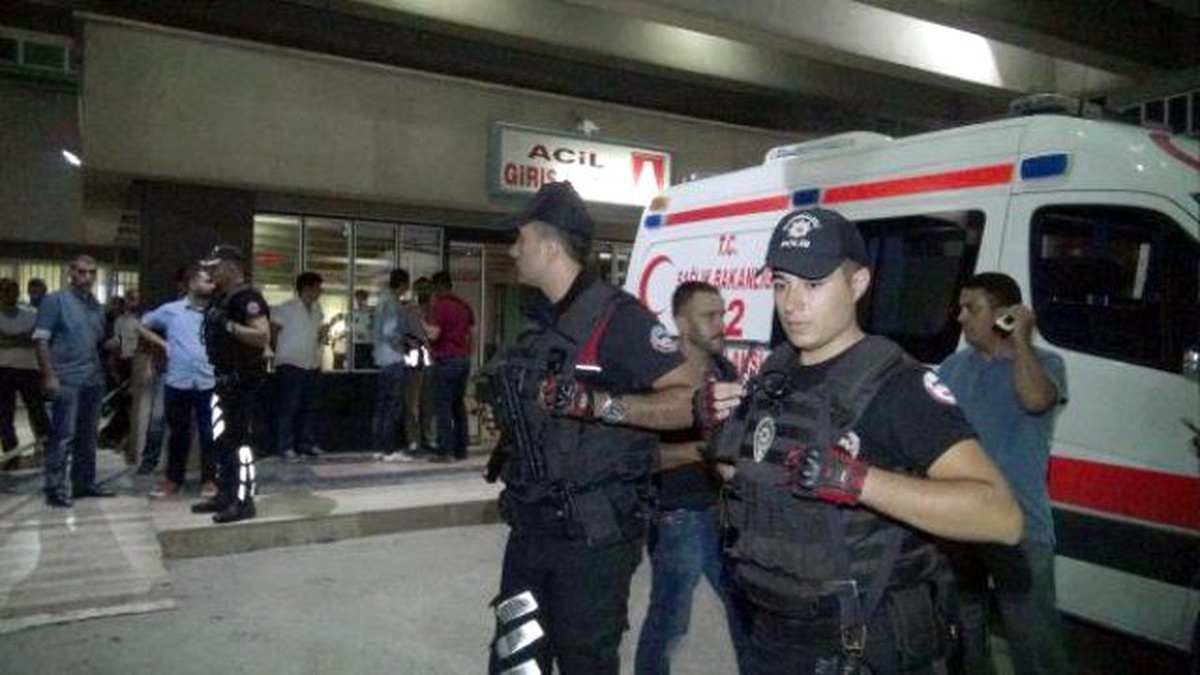 Tunceli\'de PKK\'lılar Roketatar ve Silahlarla Saldırdı: 1 Polis Şehit (2)