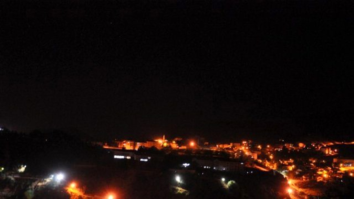 Tunceli\'de Polis Lojmanlarına Saldırı: 4 Yaralı
