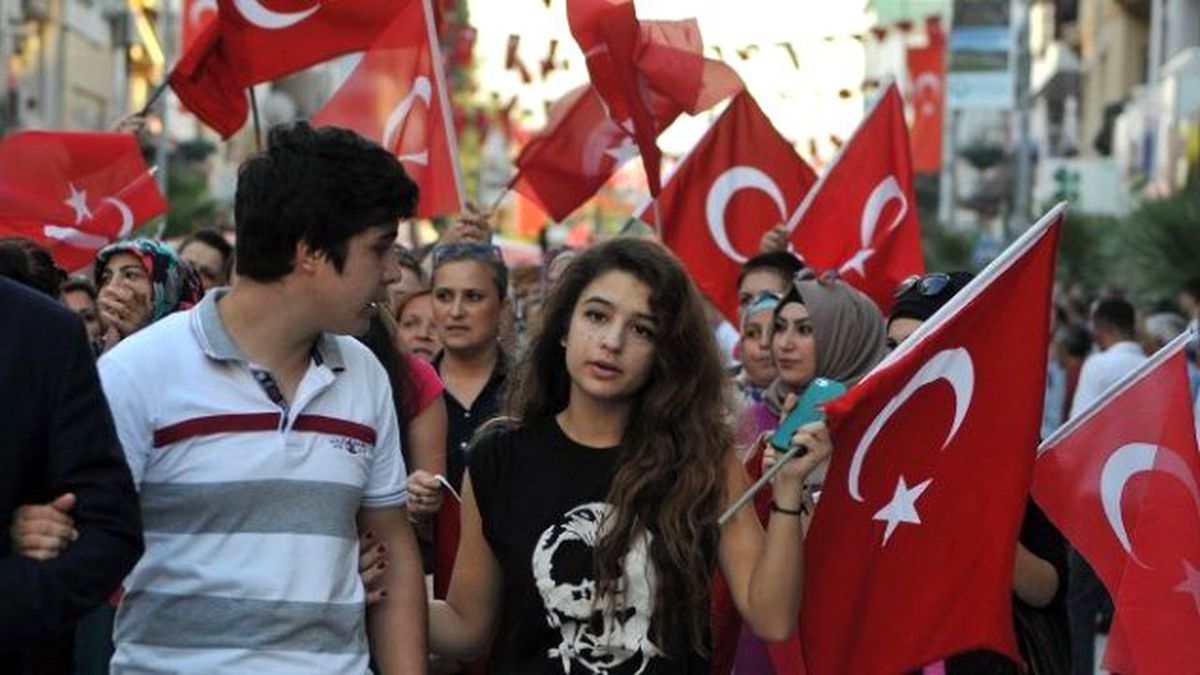 Turgutlu\'da Teröre Lanet Yağdı