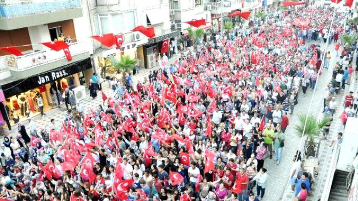 Turgutlu Teröre Karşı Tek Yürek Oldu
