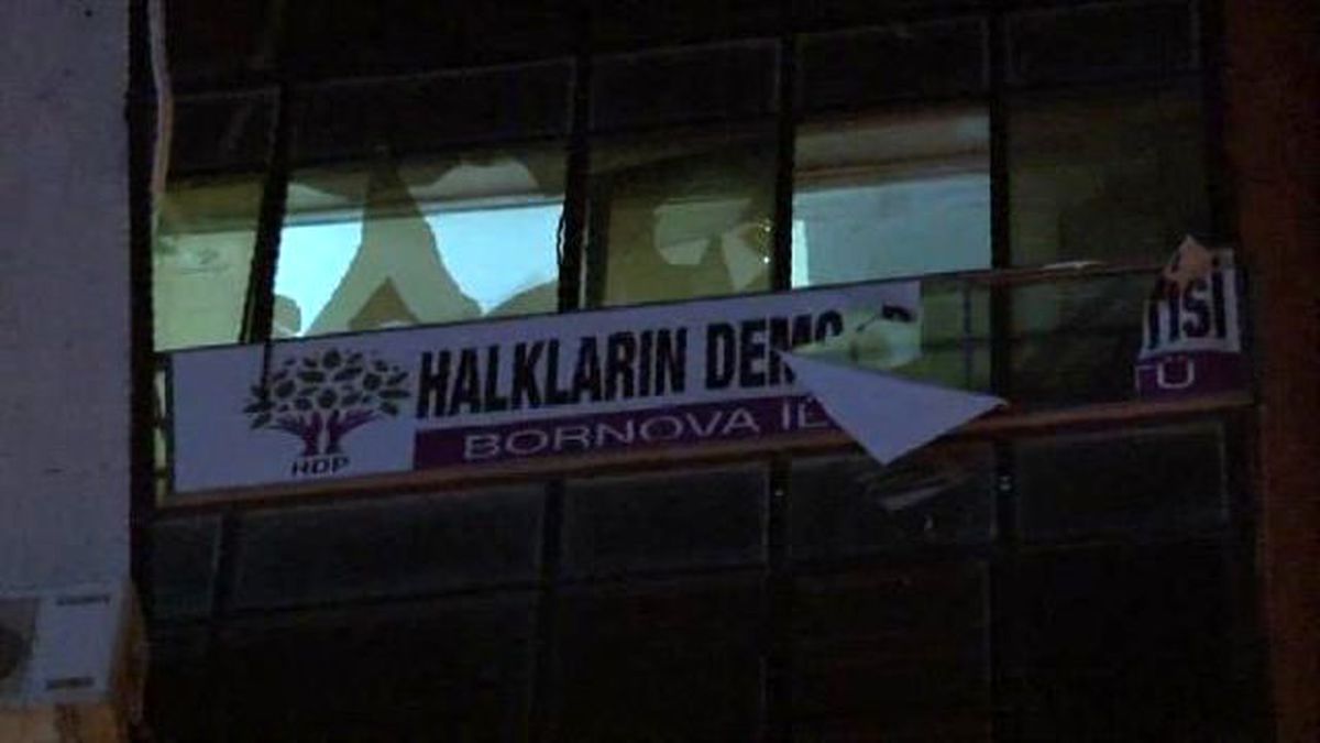 Üç İlçede Hdp Teşkilatına Saldırı (2)