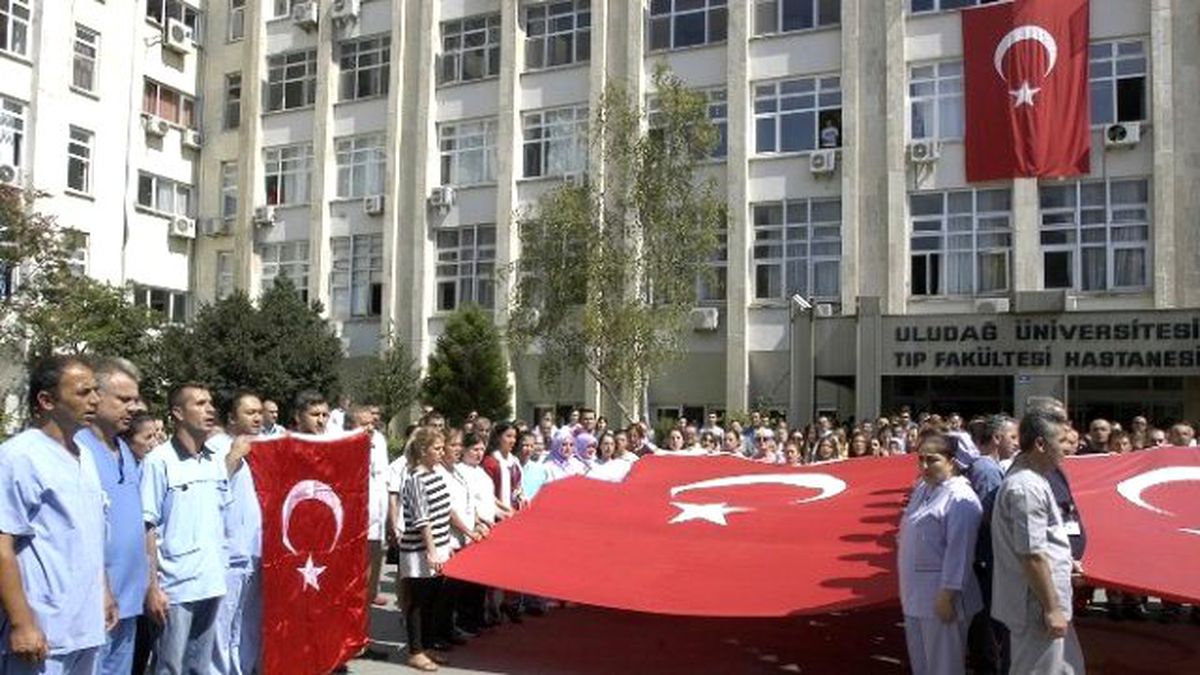 Uludağ Üniversitesi Çalışanlarından Şehitlere Fatiha