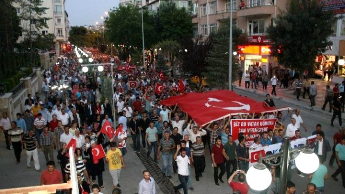 Yozgat\'ta Şehide Saygı Yürüyüşüne 10 Bin Kişi Katıldı