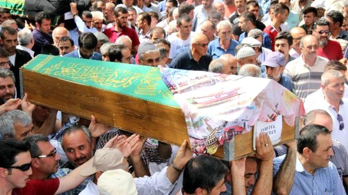 4. Kattan Düşen Genç Kız Son Yolculuğuna Uğurlandı