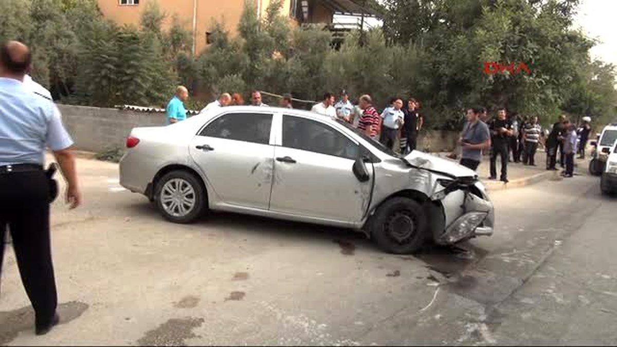 Adana - Ciple Polis Otomobiline Çarptı; 2 Polis Yaralı