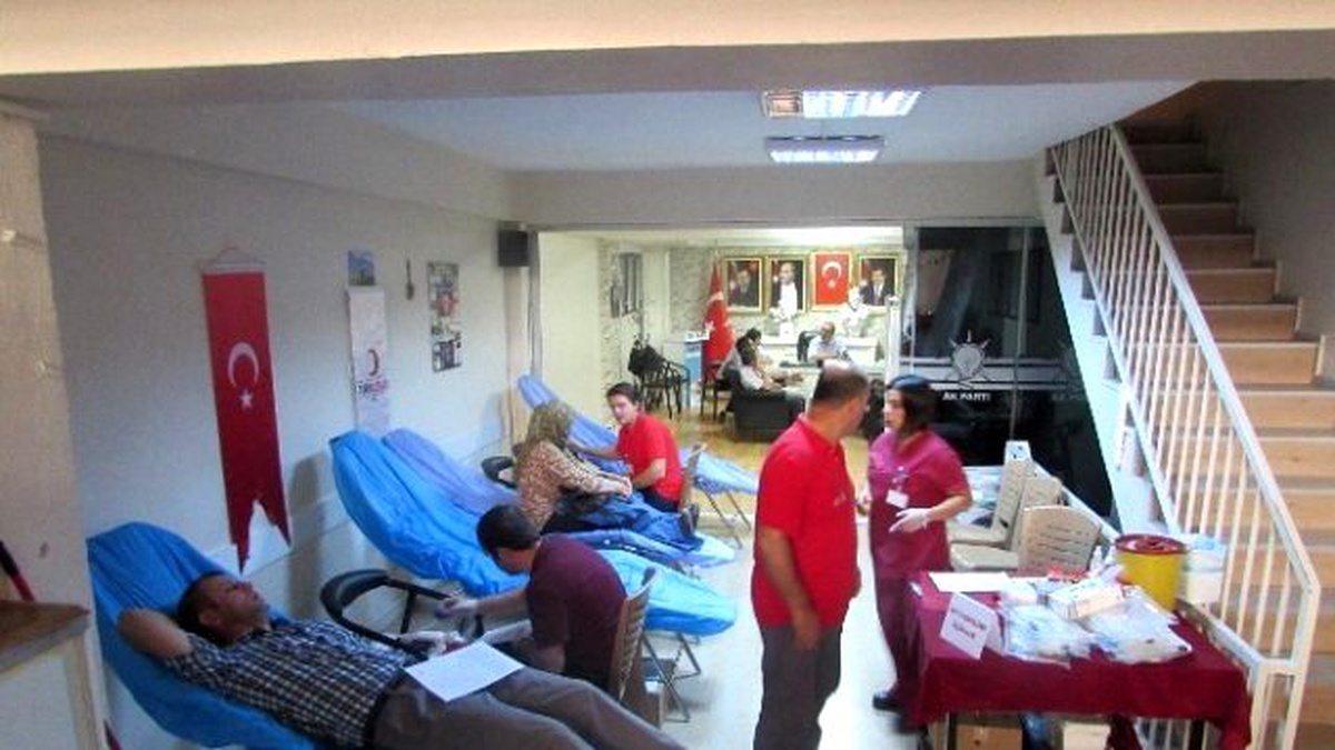 AK Parti Akhisar Teşkilatından 126 Ünite Kan Bağışı