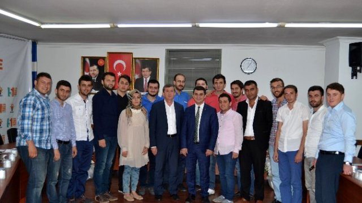 AK Parti Trabzon İl Başkanı Revi\'den Gençlere "Provokasyona Gelmeyin" Uyarısı