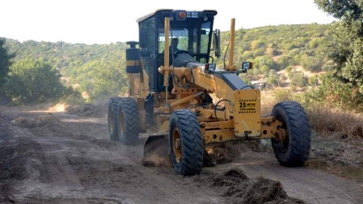Aliağa Belediyesi 3 Bin 500 Yıllık Yolu İyileştiriyor