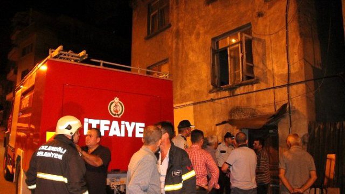 Alkollü Adam Sigarasını Yakmak İsterken Evi Yaktı