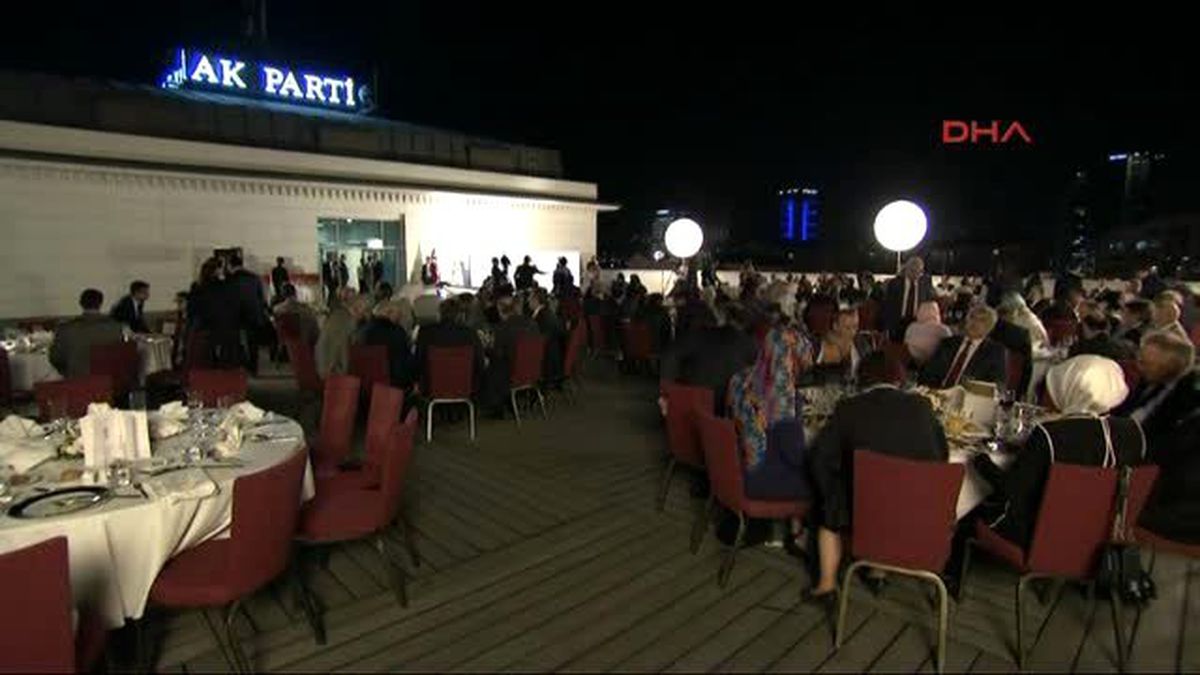 Başbakan Davutoğlu, Ak Partililerle Yemekte Bir Araya Geldi 1