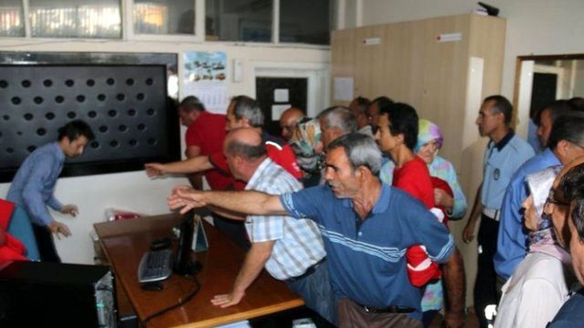 Bayrak Almaya Akın Ettiler