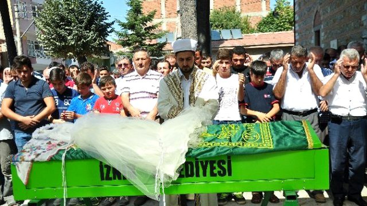Beyza Gelinliği ile Uğurlandı