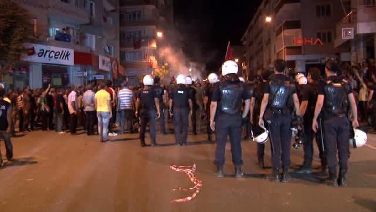 Bursa- Terör Olaylarını Protesto Eden Gruba Polis Müdahalesi