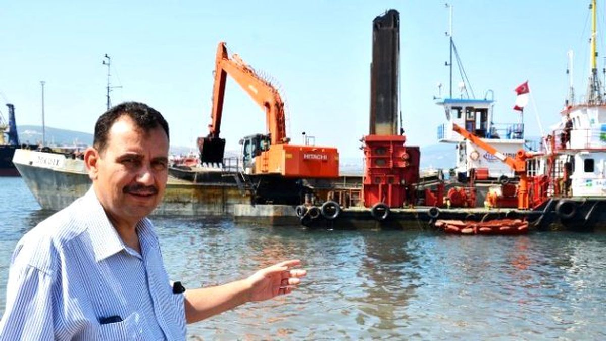 Büyükşehir, Bandırma\'da Deniz Temizliğine Başladı