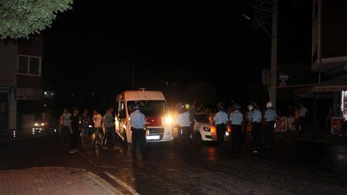 HDP'liler Polise Taş Atmaya Kalkınca Halk Ayaklandı