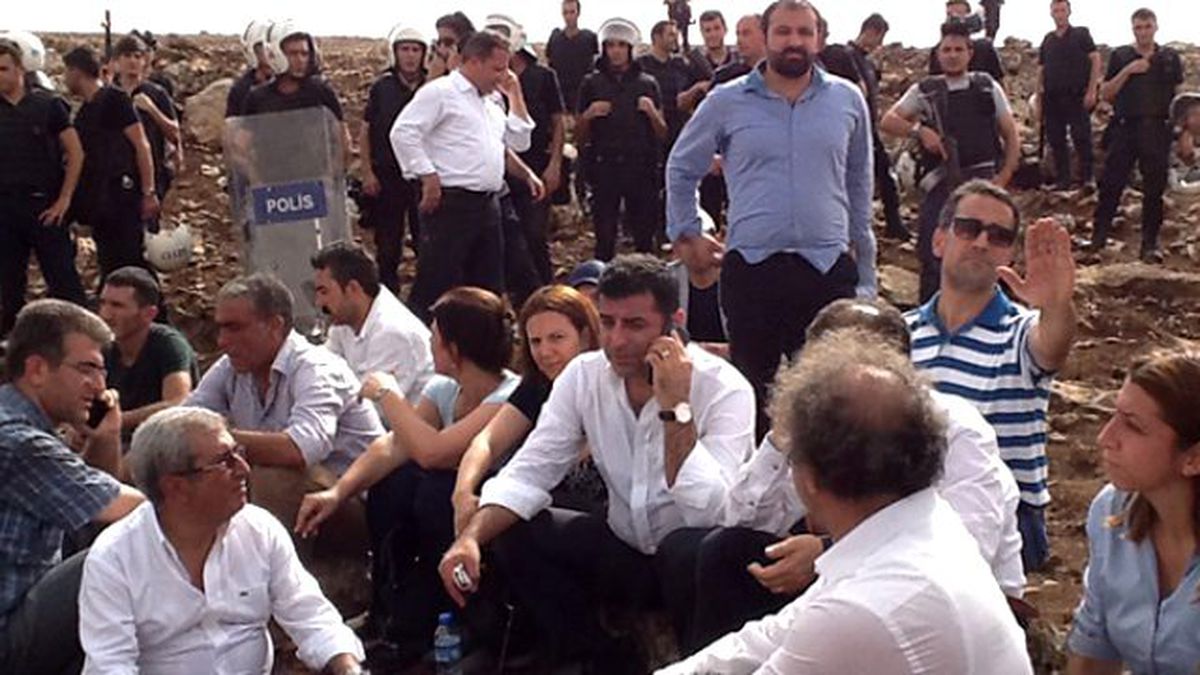 Demirtaş, Cizre Yolunda İsyan Etti: Dağ Başında Bile Yürüyemiyoruz