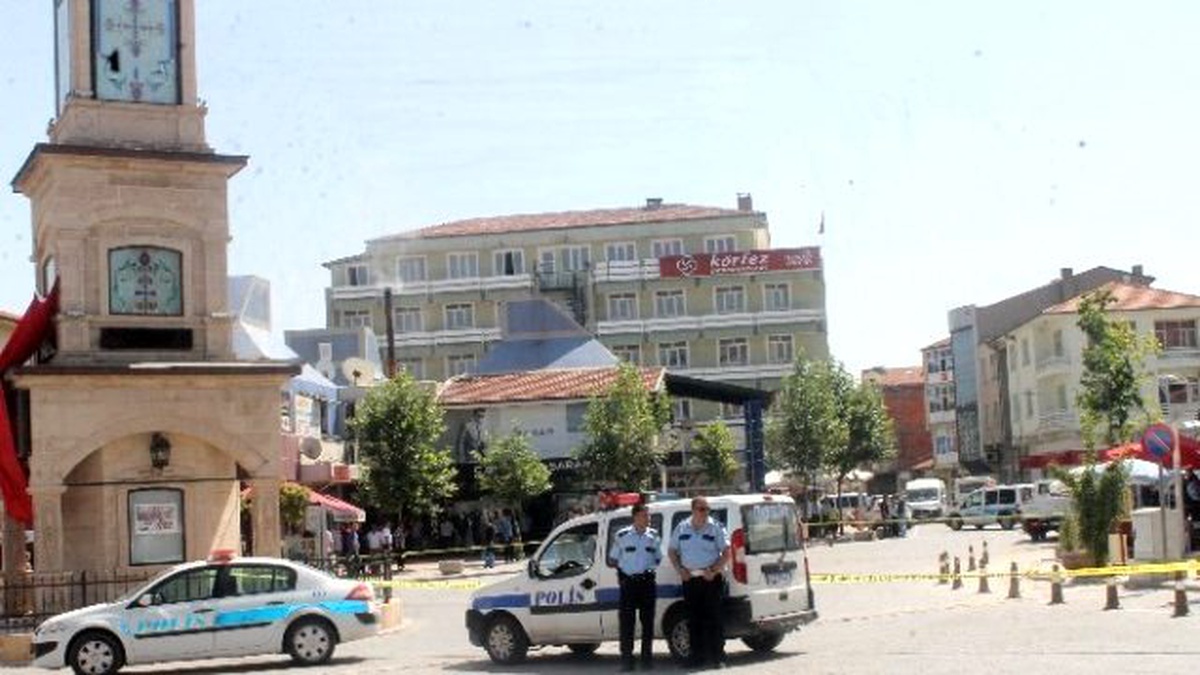 Emirdağ\'da Bankaların Üzerine Konulan Şüpheli Kutu Polisi Alarma Geçirdi