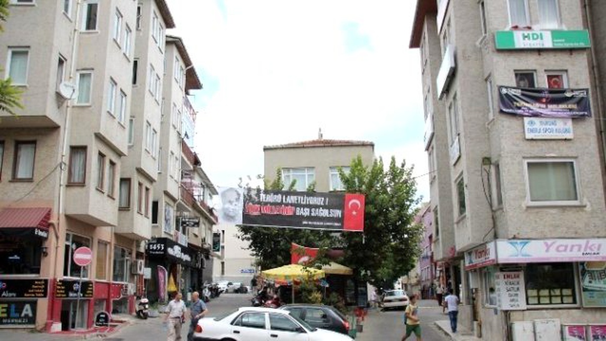 Esnaftan Şehitler İçin Anlamlı Pankart