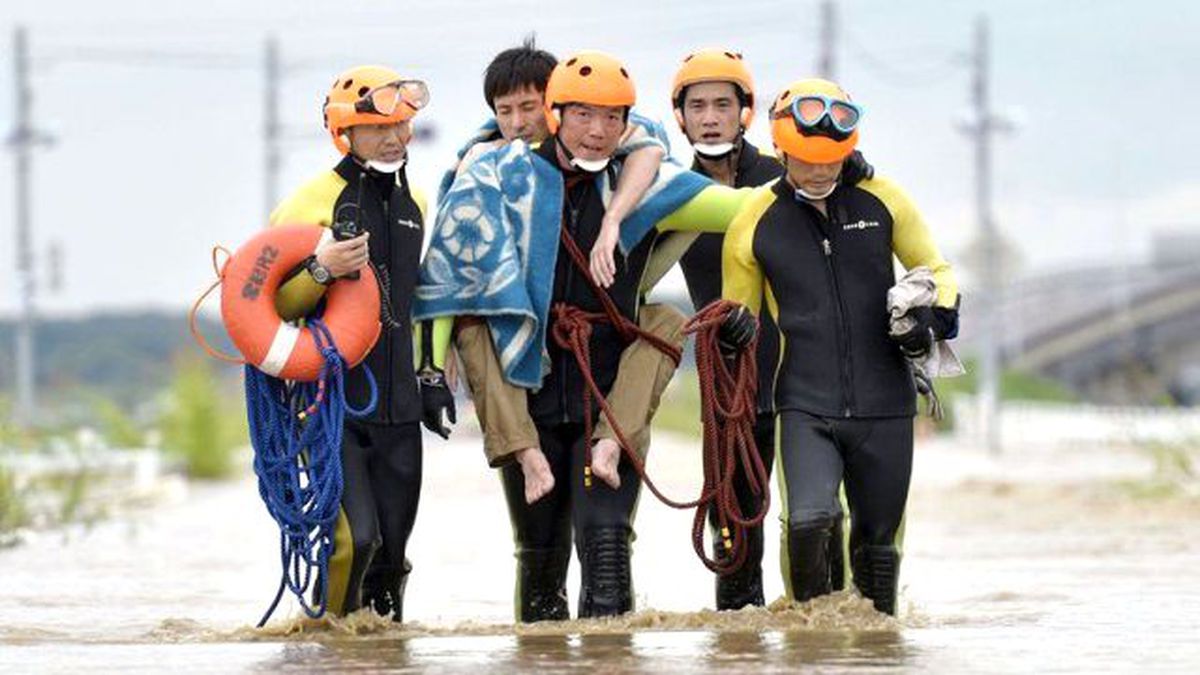 Japonya'yı Tayfun Vurdu: 15 Yaralı, 1 Kayıp
