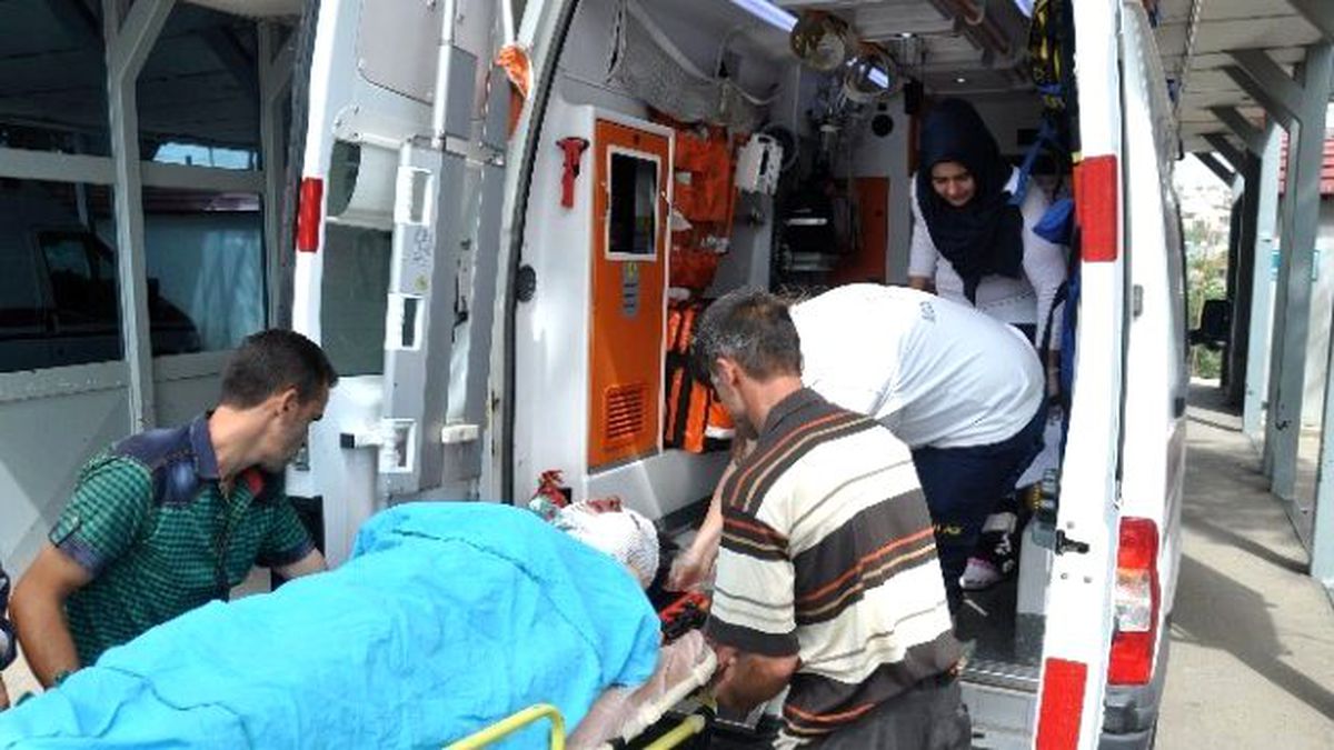 Feke\'de Trafik Kazası: 5 Yaralı