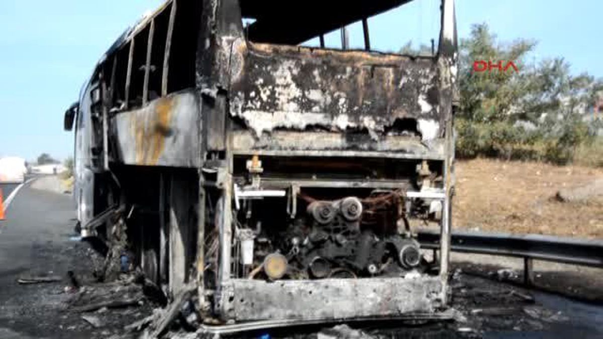 Gebze Alev Topuna Dönüşen Otobüste 55 Yolcu Kılpayı Kurtuldu