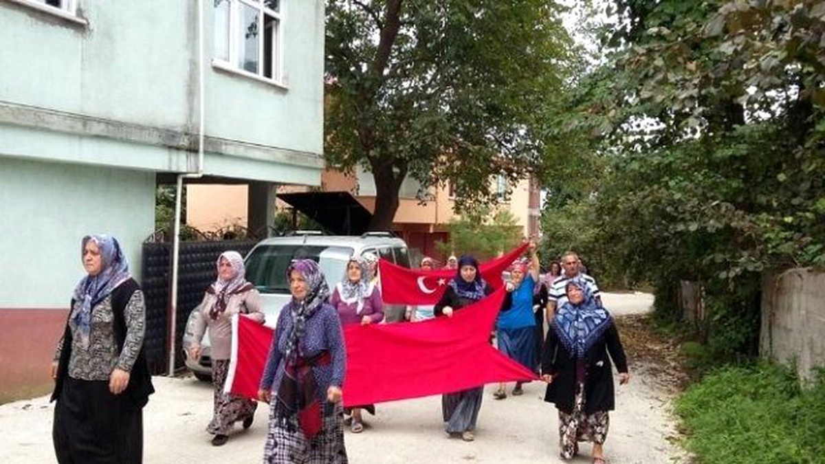 Giresun\'da Köylü Kadınlar Şehitler İçin Yürüdü