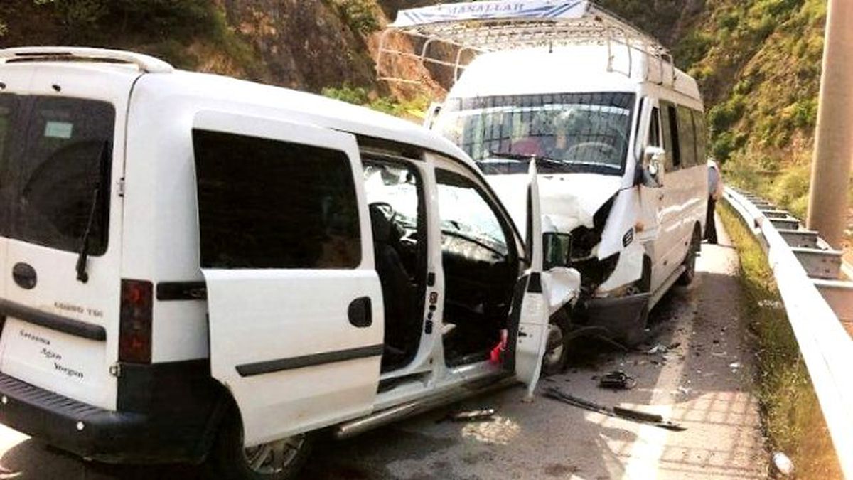 Gümüşhane\'de Trafik Kazası: 3 Yaralı