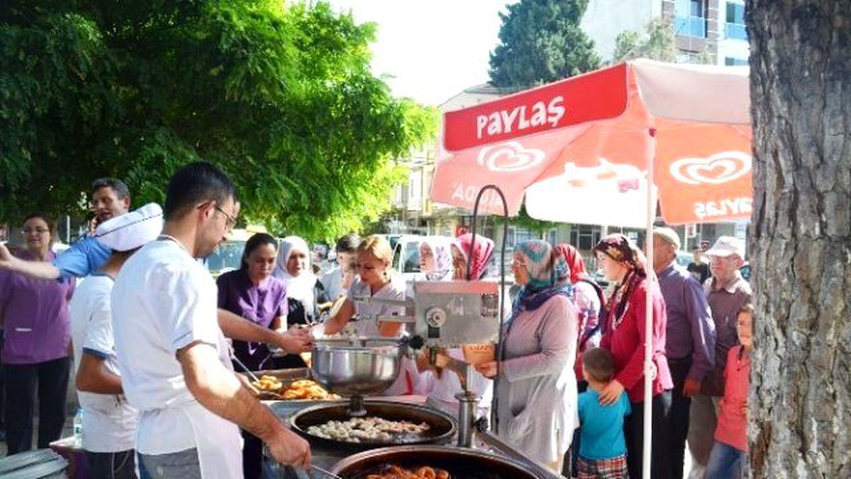 Hastane Personeli Şehitlerimizi Unutmadı