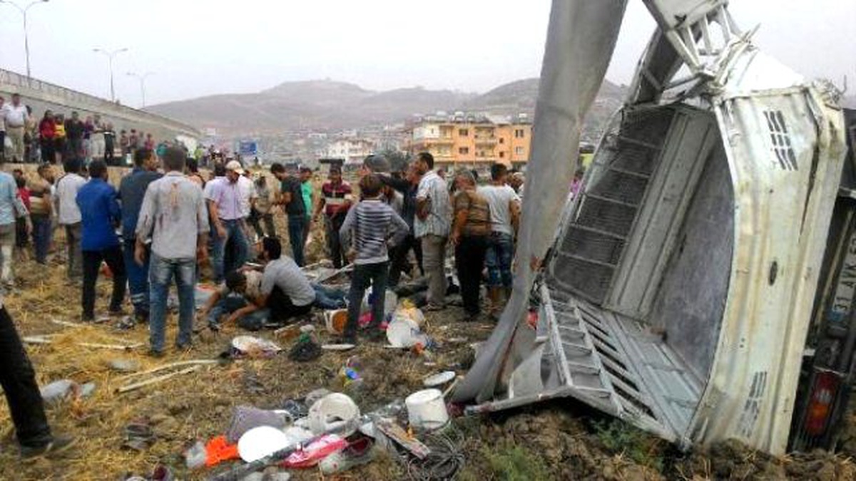 İşçi Taşıyan Kamyonet Şarampole Yuvarlandı; 4 Ölü, 20 Yaralı