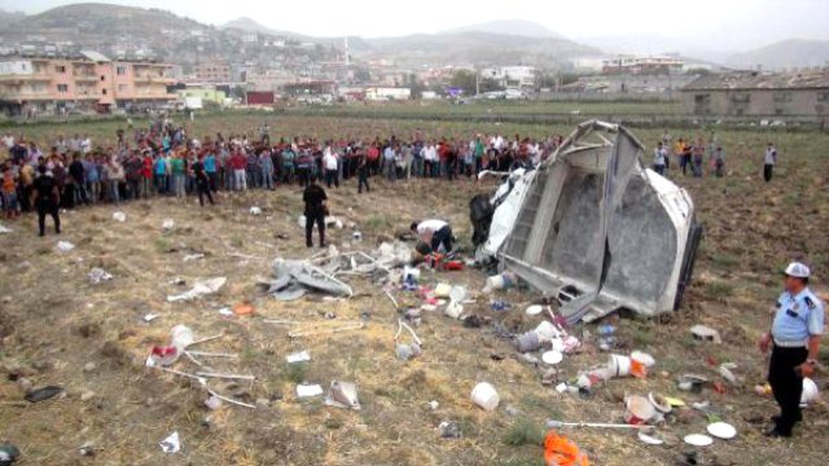 İşçi Taşıyan Kamyonet Şarampole Yuvarlandı; 4 Ölü, 20 Yaralı (2)