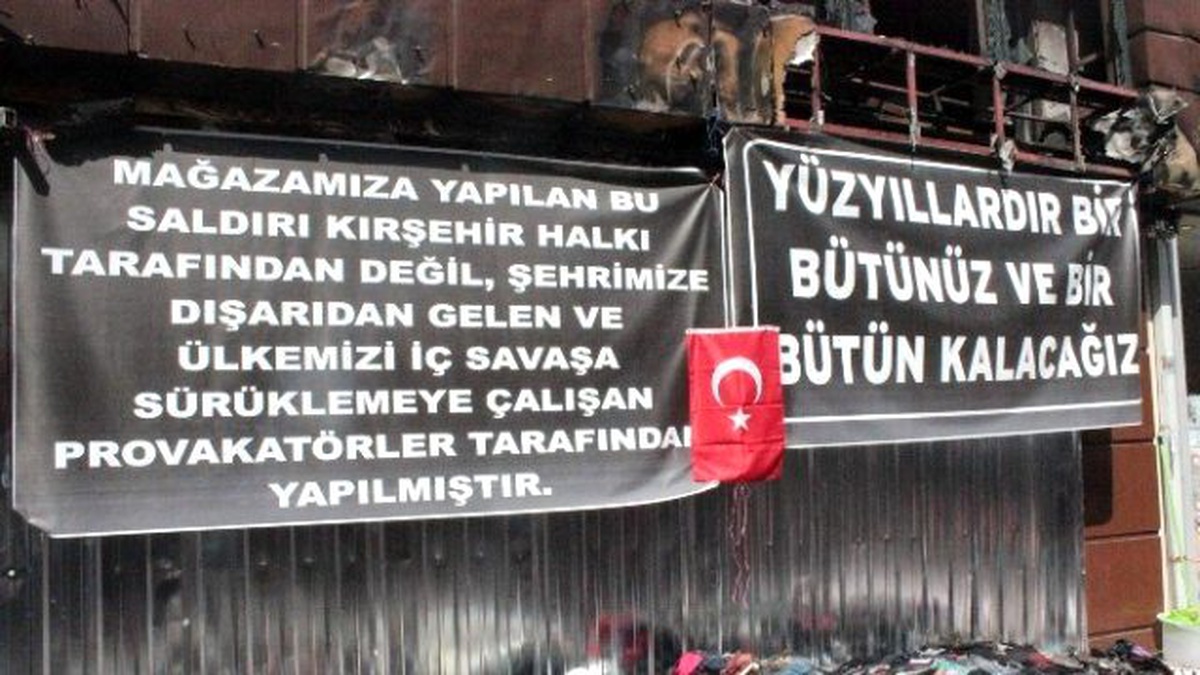 İşyeri Kundaklanan Dükkan Sahibinden Anlamlı Pankart