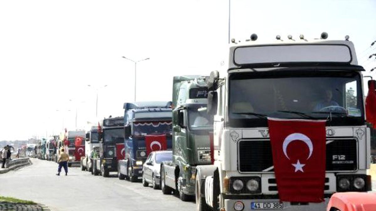 Karayolunda 150 Tır\'la Terörü Protesto