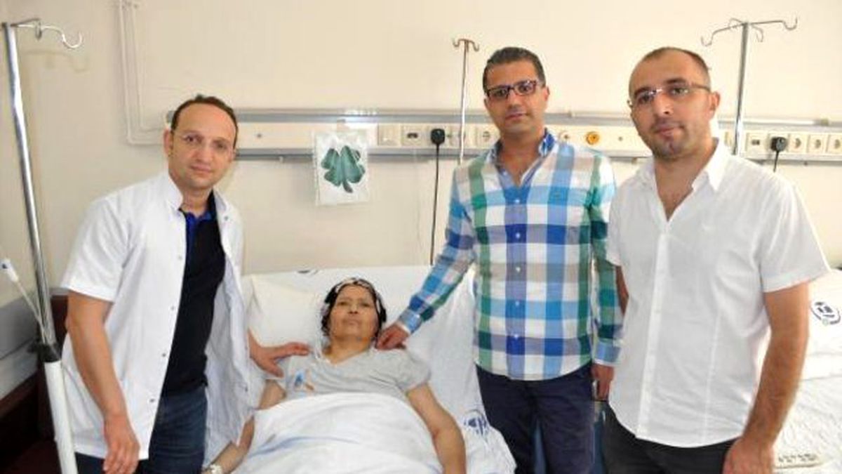 Karnından 25 Santim Çapında Kitle Çıkarıldı