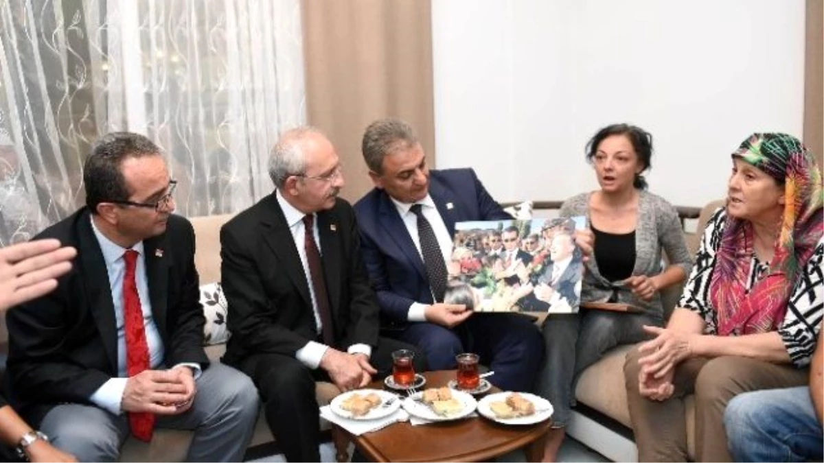Kılıçdaroğlu, Şehit Polis Fehmi Şahin\'in Ailesine Taziye Ziyaretinde Bulundu