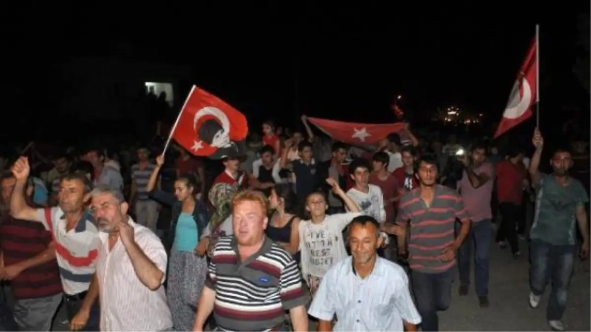 Mahalleli Terörü Yürüyüşle Protesto Etti