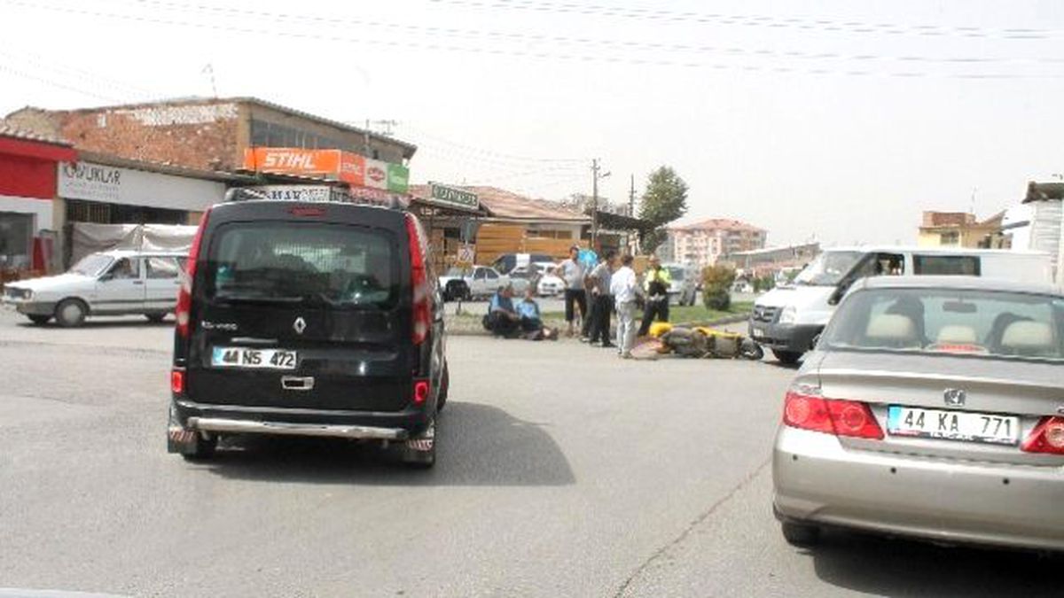 Malatya\'da Postacı Kaza Yaptı