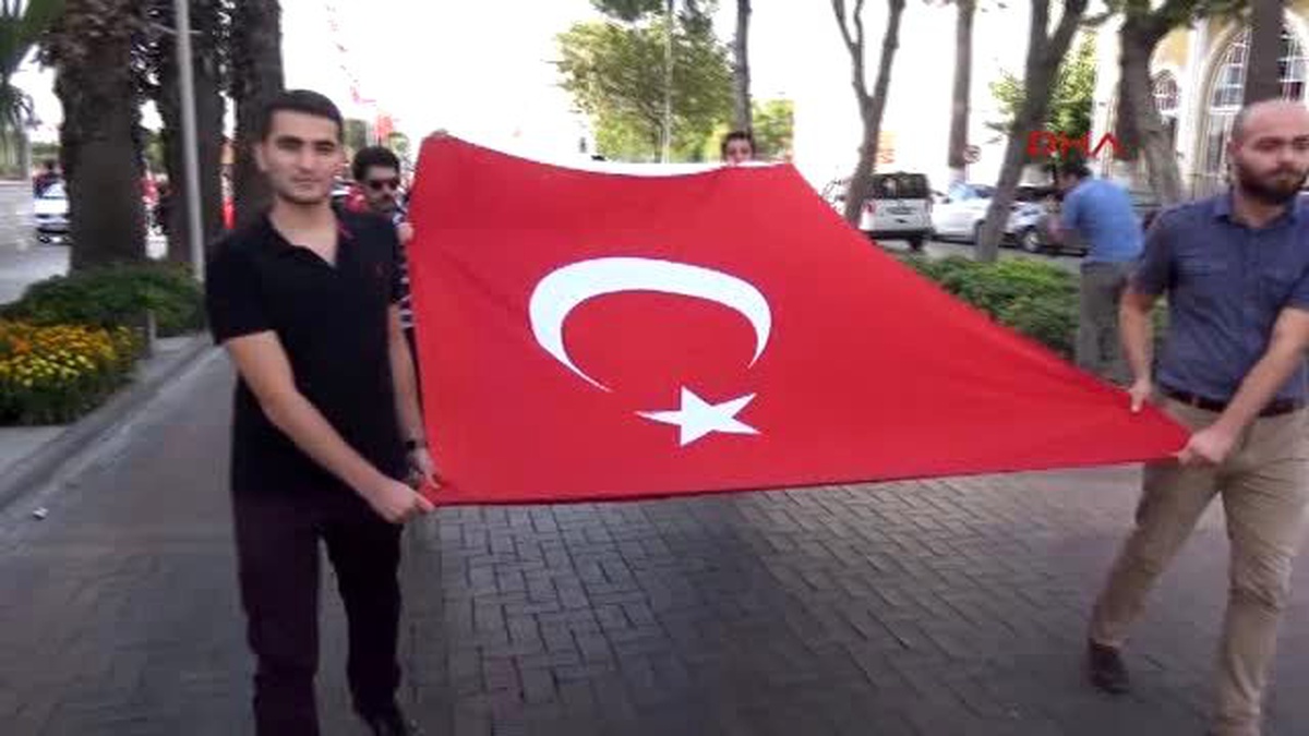 Manisa Barosu\'ndan Alkış ve Yürüyüşlü Terör Protestosu