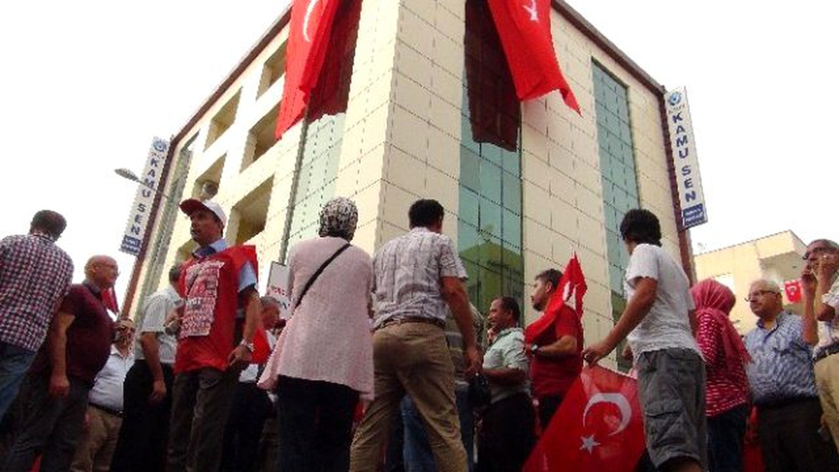 Mersin\'de Kamu-sen Üyeleri Terör Saldırılarını Protesto Etti