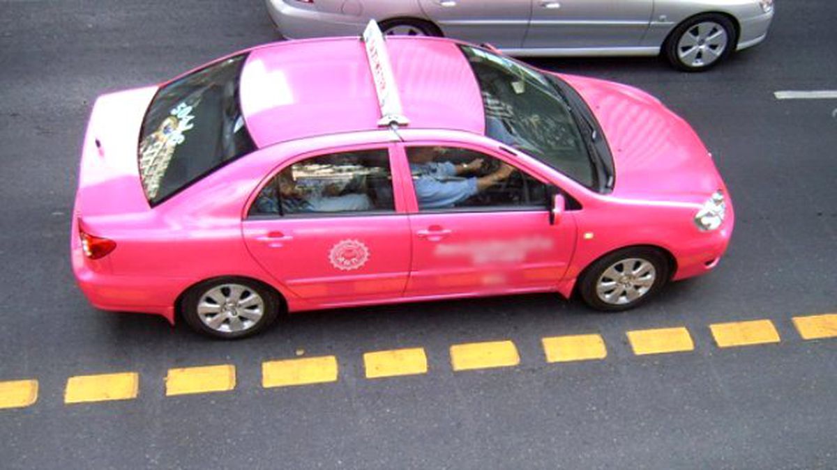 Mısır'da Yolların Kraliçesi 'Pembe' Taksi!