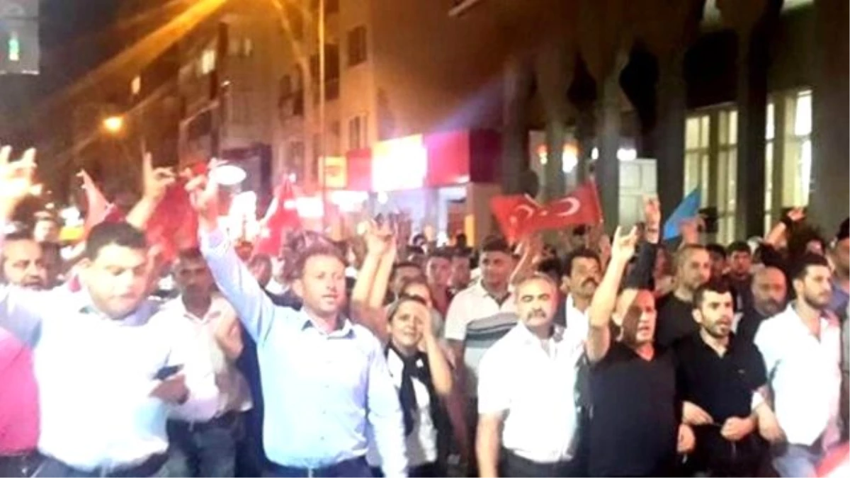 Mudanya\'da Teröre Tepki Yürüyüşünde Başkan Türkyılmaz İstifa Çağrısı