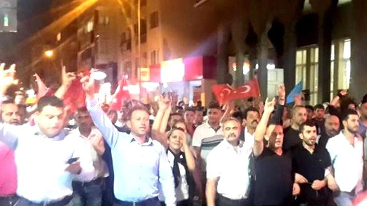 Mudanya\'da Teröre Tepki Yürüyüşünde Başkan Türkyılmaz İstifa Çağrısı
