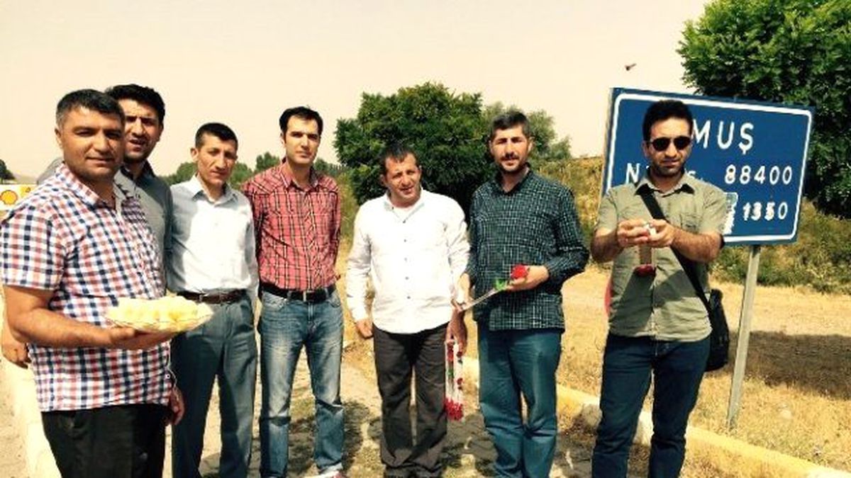 Muşlulardan Gül ve Lokumlu Kardeşlik Mesajı