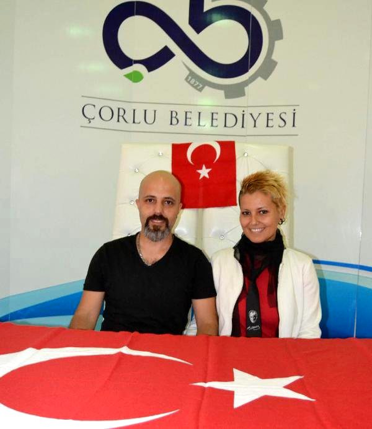 Nikahta Şeker Yerine Türk Bayrağı Dağıttılar