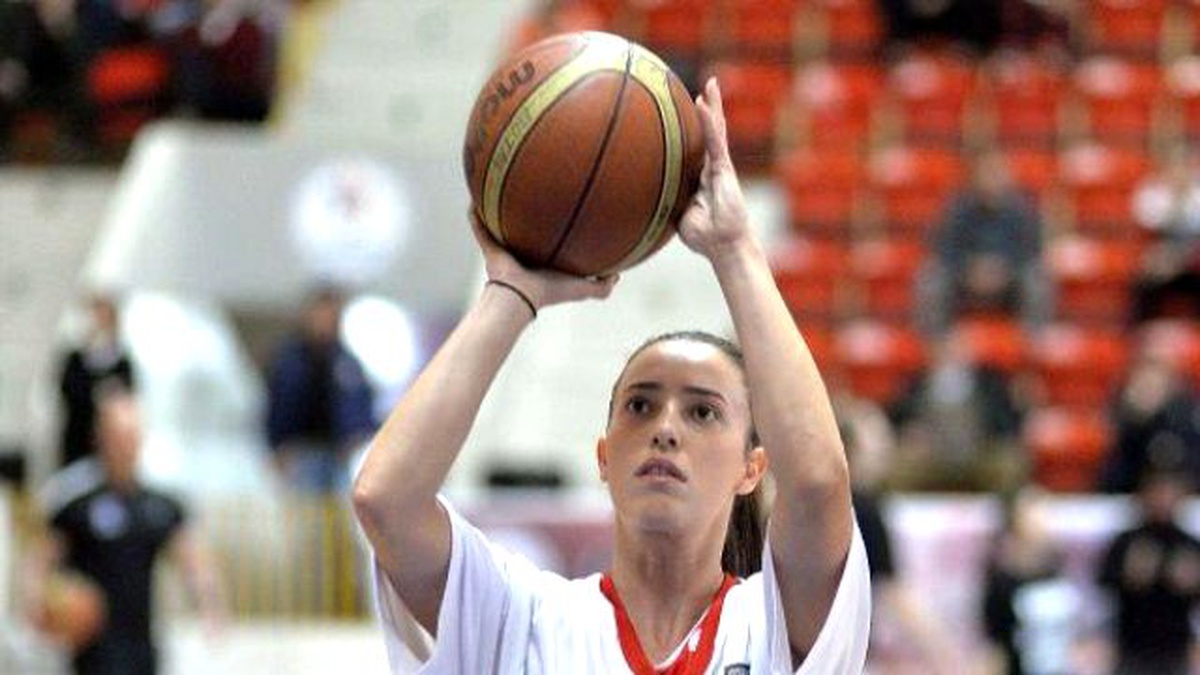Osmaniye Gençlik Basketbol Takımındaki Pelin Küçük, 6 Ay Potadan Uzak Kalacak