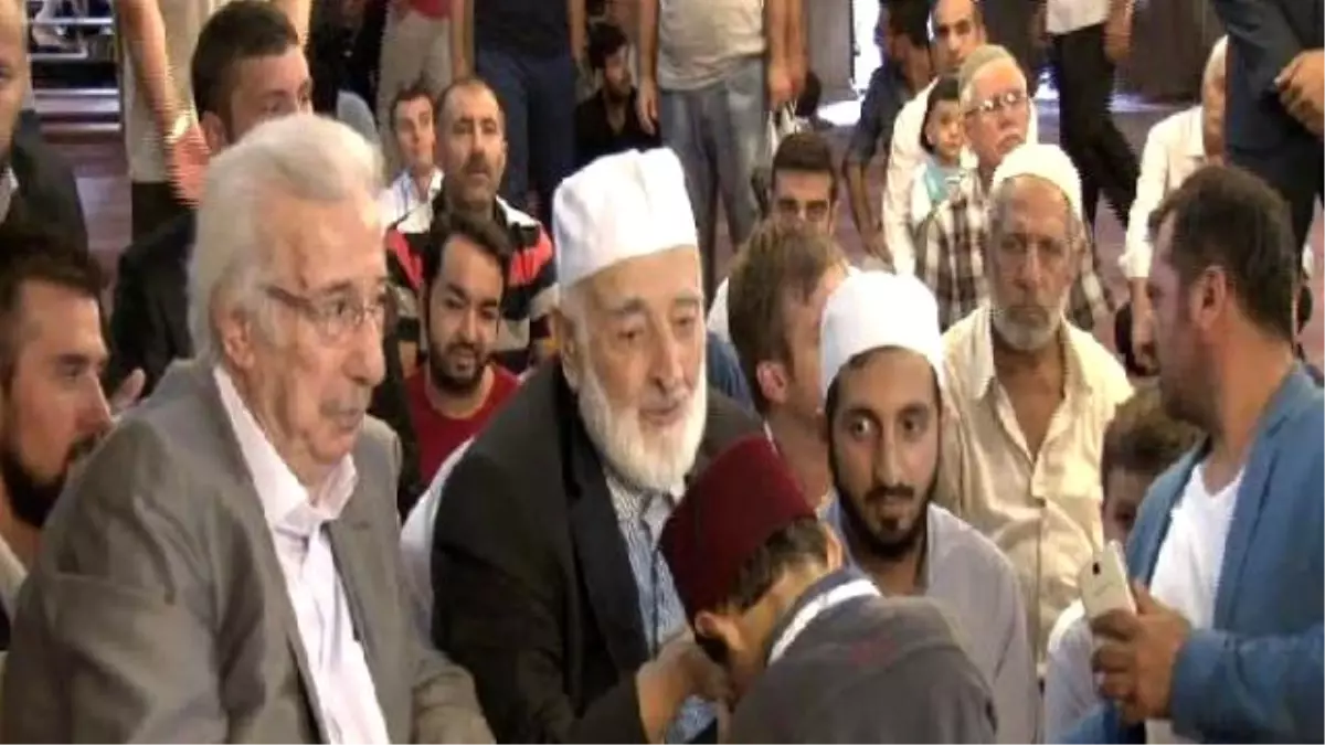 Osmanlı Hanedanı Üyesi Osmanoğlu Ailesi Şehitler İçin Mevlit Okuttu